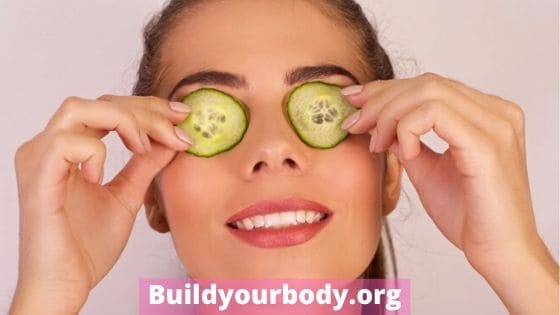 Cucumber is a classic when it comes to treating dark circles under the eyes.
