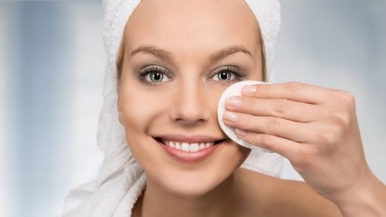 How can I control my oily skin naturally?