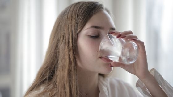 Does drinking a lot of water make you poop?